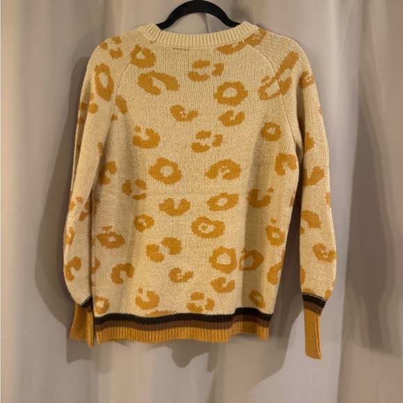 Andree Mango Cream and Orange Crew Neck Sweater with Retro Floral Design - Picture 2 of 6